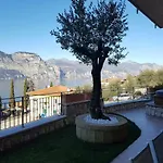 Bmp Deluxe 2 Jacuzzi Riscaldata Privata Vista Di Garda Дом отдыха *