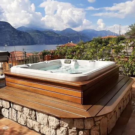 Bmp Deluxe 2 Jacuzzi Riscaldata Privata Vista Di Garda Brenzone sul Garda