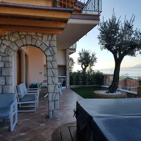 Bmp Deluxe 2 Jacuzzi Riscaldata Privata Vista Di Garda Brenzone sul Garda