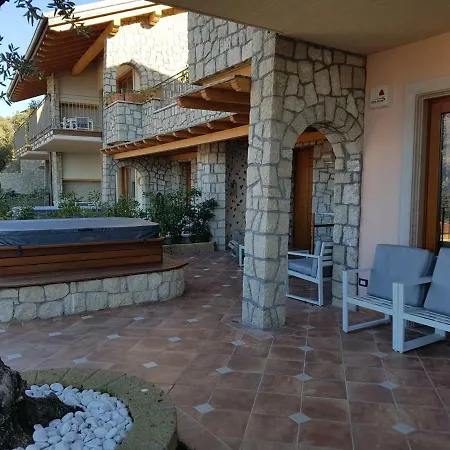Bmp Deluxe 2 Jacuzzi Riscaldata Privata Vista Di Garda * 布雷佐内加尔达