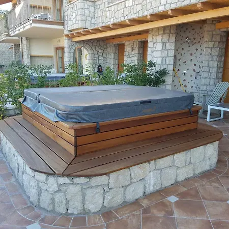 Bmp Deluxe 2 Jacuzzi Riscaldata Privata Vista Di Garda 度假居 *