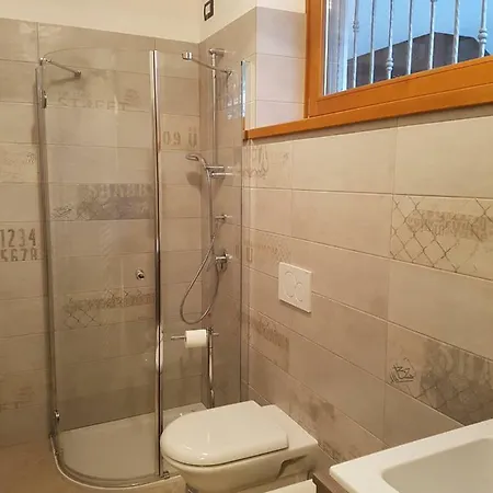 Bmp Deluxe 2 Jacuzzi Riscaldata Privata Vista Di Garda * 布雷佐内加尔达