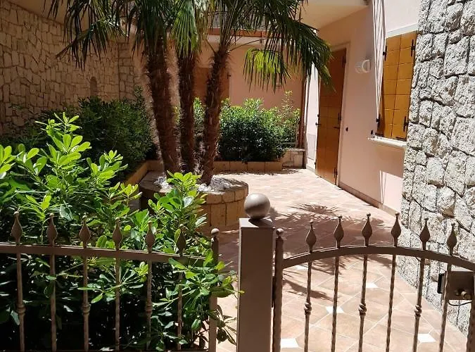 Casa vacanze Deluxe 2 Con Vasca Idromassaggio Vista Di Garda, Riscaldata, Privata E Utilizzabile Tutto L'anno *